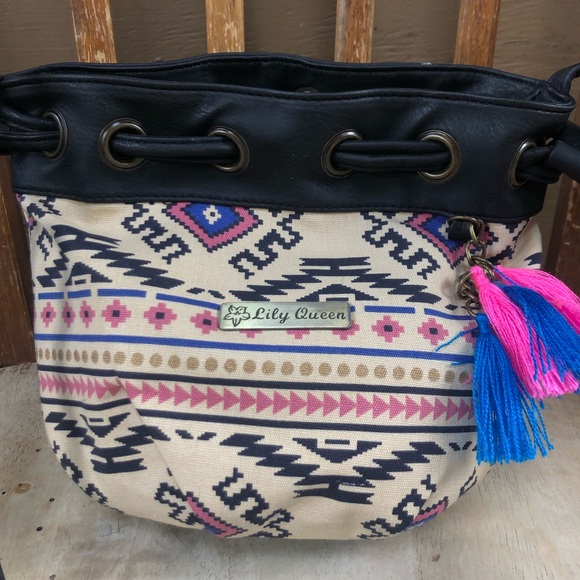 Lily Queen Aztec Crossbody Bucket Bag - Picture 7 of 10
